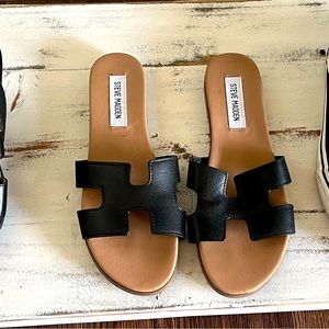 Steve Madden flat sandals